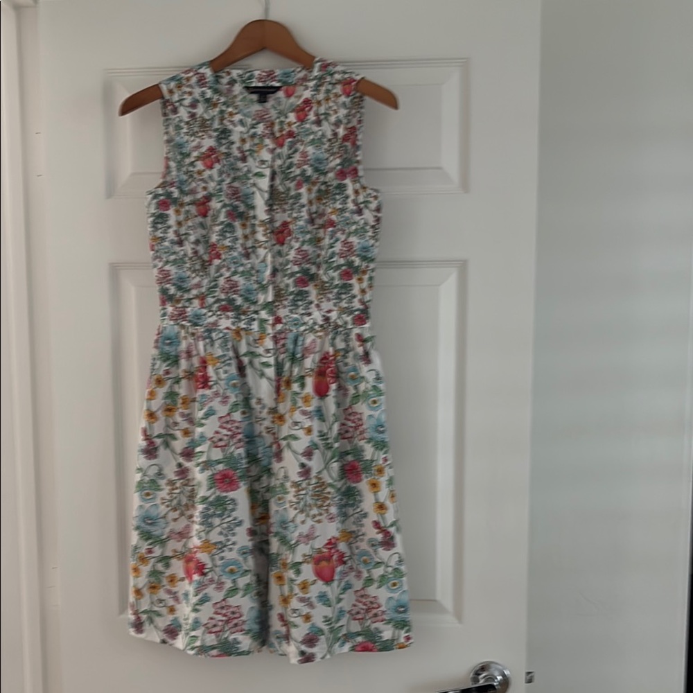 Brooks Brothers sleeveless cotton dress, Hidden buttons, knee length, pockets